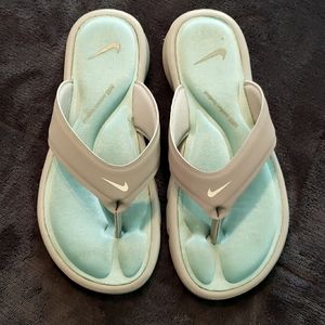 Nike flip flops